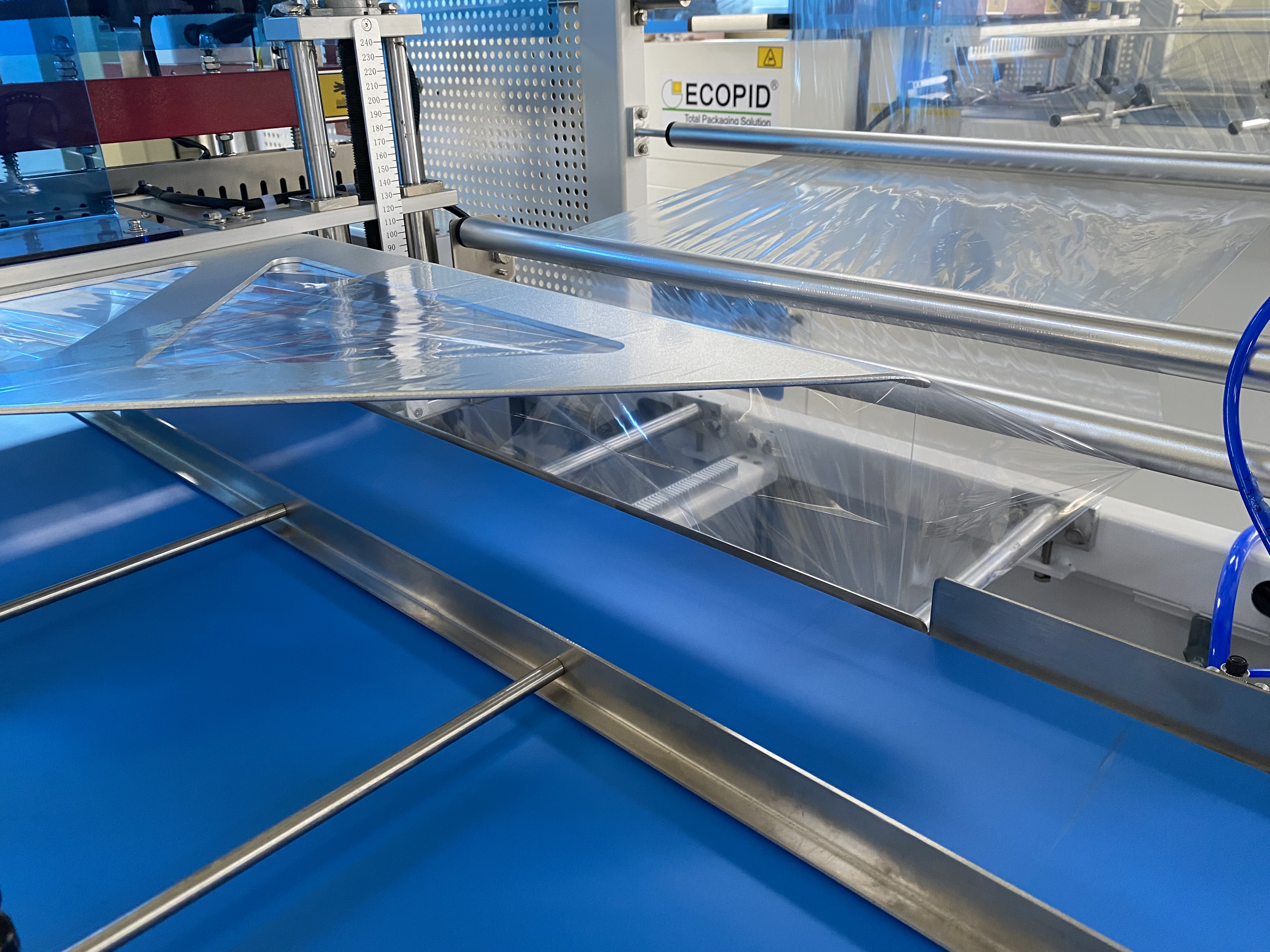 병 포장용 수축 포장 터널이 있는 완전 자동 L726 고속 수축 포장지 포장기 열 수축 포장기