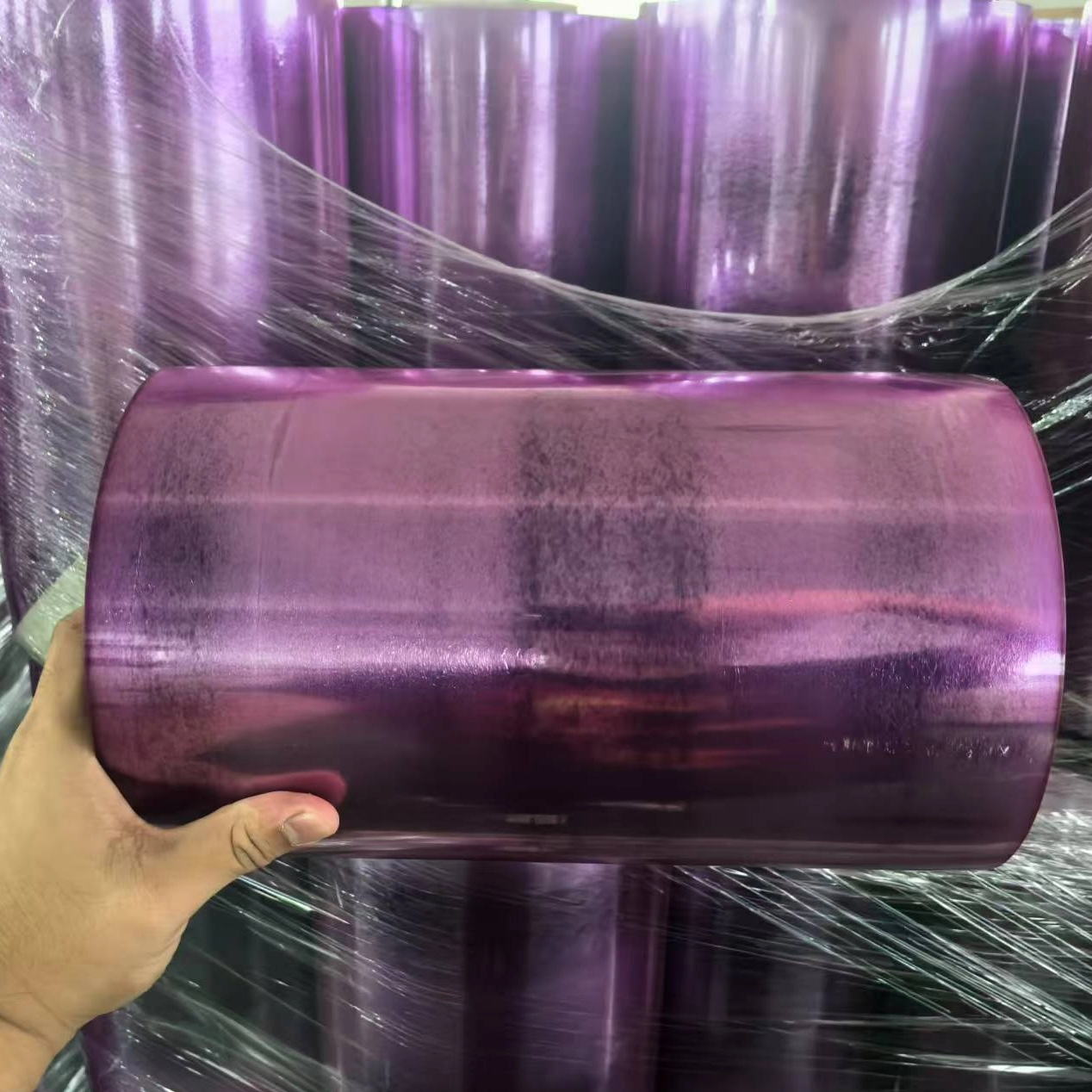 보라색 색상 소프트 안티 안개 PVC 식품 스트레치 필름 식품 포장용 필름 점보 롤 달라붙음