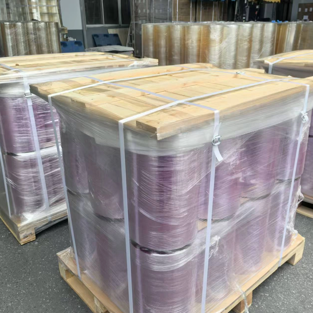 보라색 색상 소프트 안티 안개 PVC 식품 스트레치 필름 식품 포장용 필름 점보 롤 달라붙음